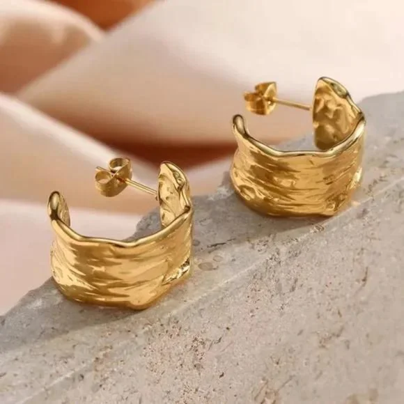 NEW 18K GOLD HOOP EARRINGS, NICE EARRINGS, CUTE EARRINGS - Picture 2 of 7